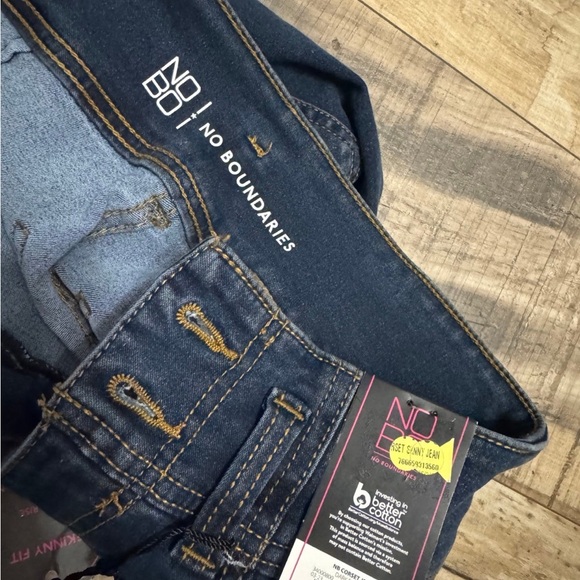 Jeans - Picture 2 of 5